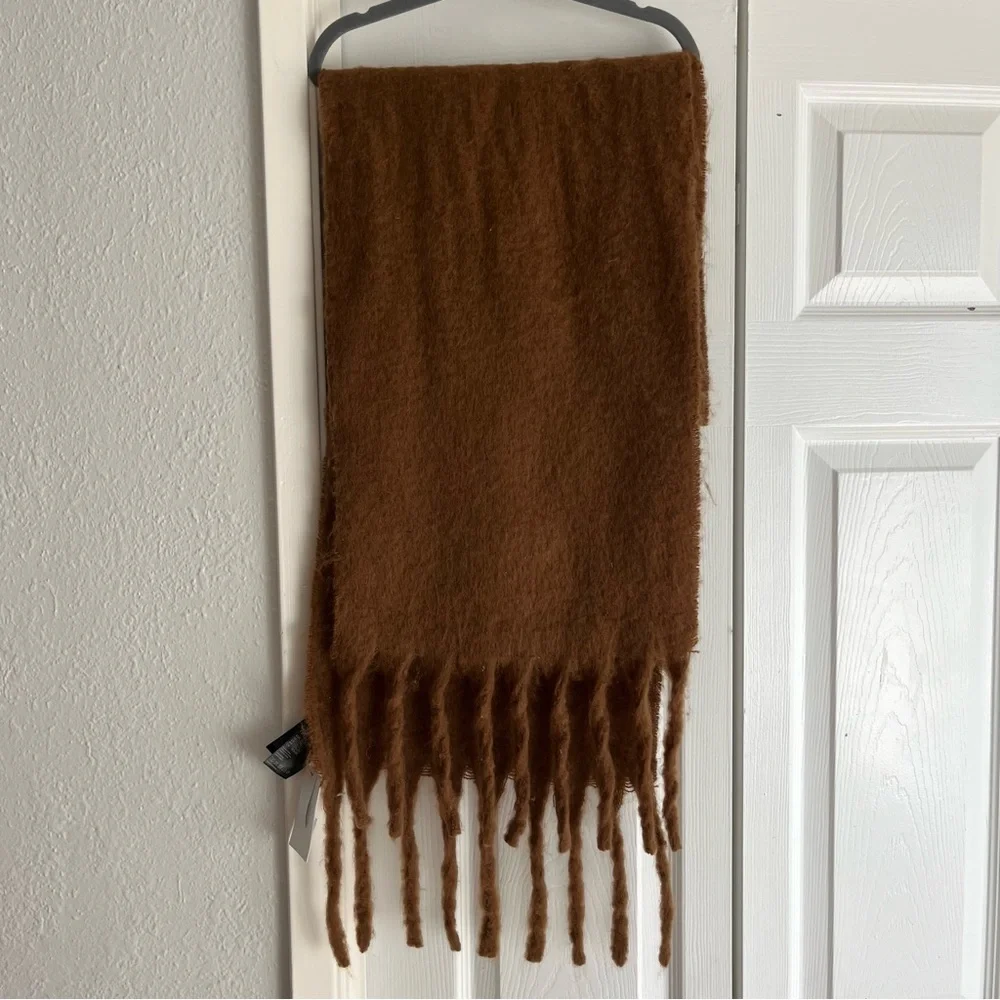 H&M super soft and cozy chunky brown scarf